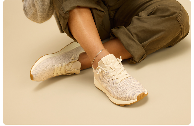 womens-trvl-lite-cabrillo-water-repellent-fog-textured-melange-and-suede-sneaker