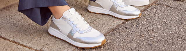 TRVL LITE Retro Runner Sneaker - Image