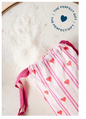 Image of bath salt and a bag with pink stripes and hearts