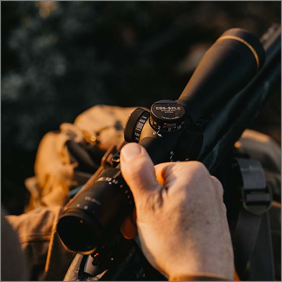 New integrated throw lever built for speed and control enables fast magnification changes.