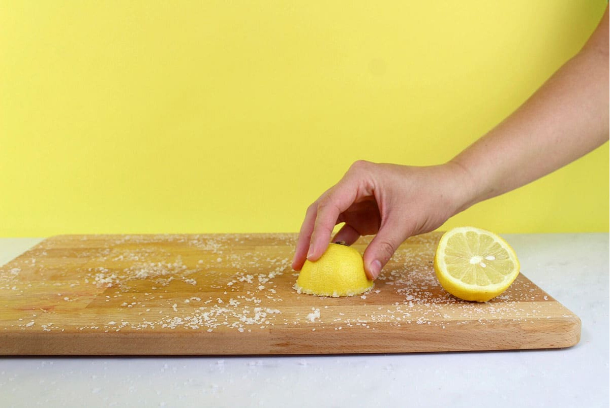 5 quick & easy kitchen cleaning hacks you may not have tried