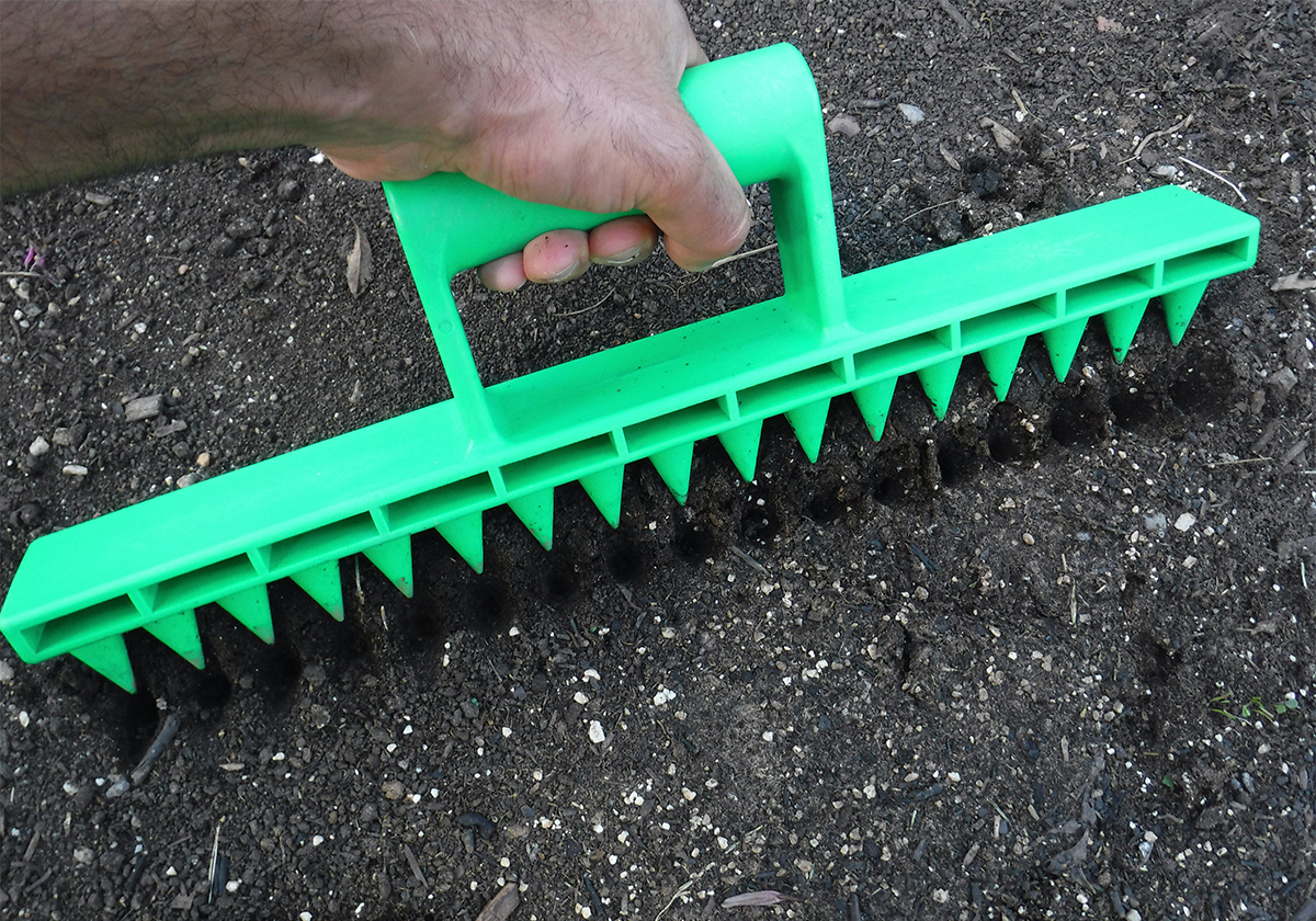 Seed-In Soil Digger: This new tool makes planting seeds fast & easy (and saves your back)