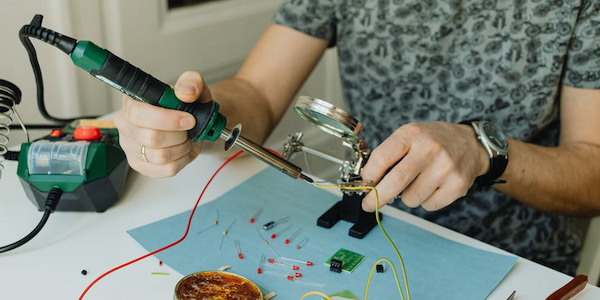 Best Electronic Project Kit Gifts for This Holiday Season