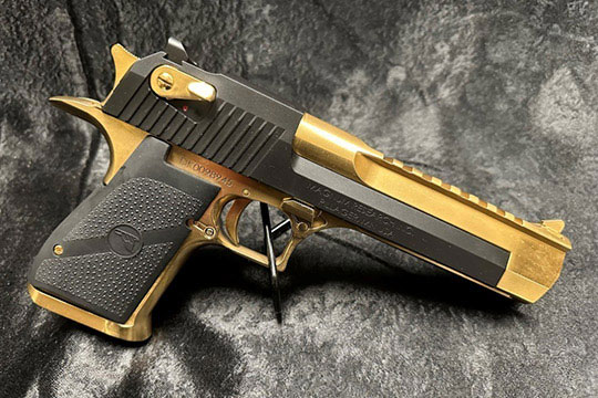 Custom 24kt Gold With Black Magnum Research,50ae Desert Eagle