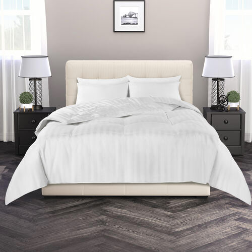 Live Comfortably 233 Thread Count Cotton 550 Fill Power White Duck Down Comforter, Full/Queen