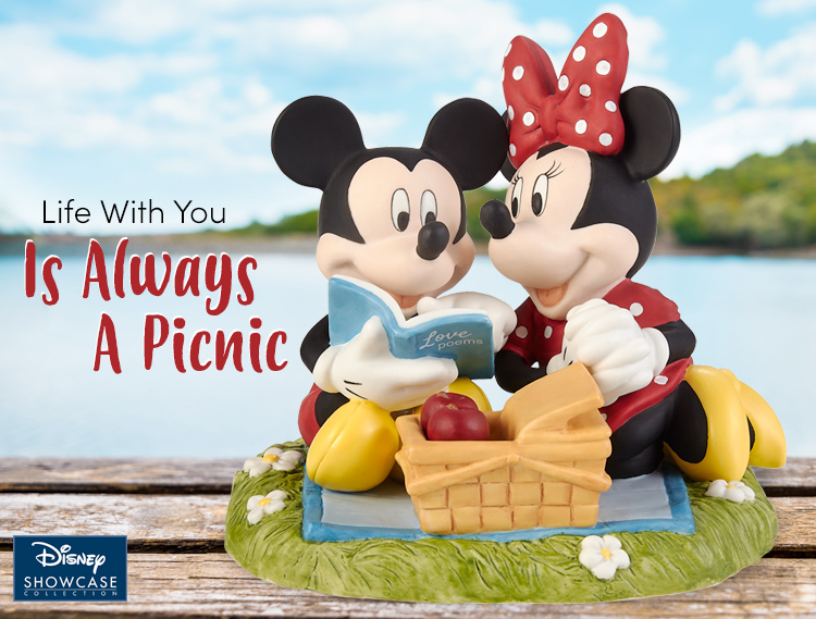 Set A Sweet & Romantic Scene With Mickey Mouse & Minnie Mouse